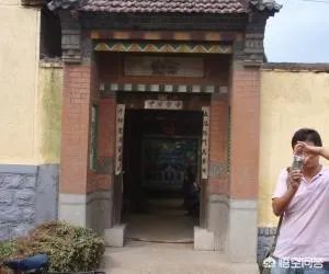 在农村过年时,门口横放一棵高粱秸什么用意?