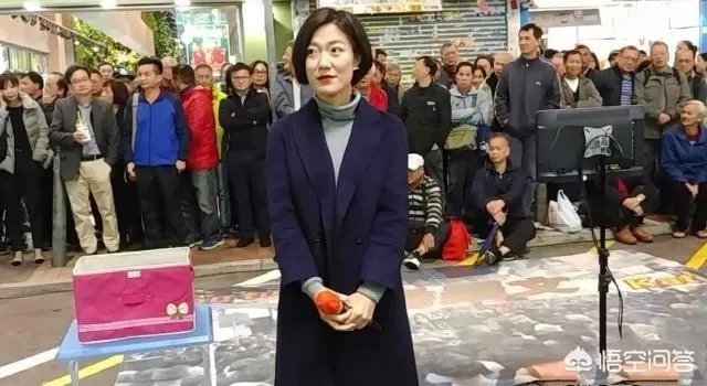 李亚鹏的新女友长得很像香港街头唱歌的小龙女,但是看介绍觉得应该不是,有知情的吗?
