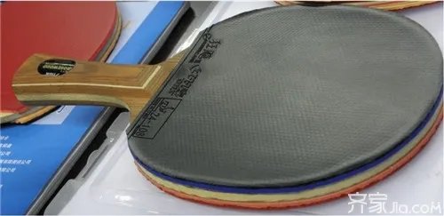 乒乓球拍胶皮的选择 乒乓球拍胶皮怎么粘