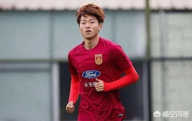 强烈建议,让散步踢球的冯潇霆退出国家队,你同意吗?
