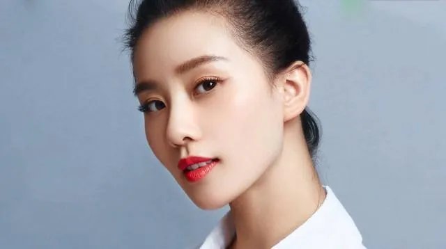 很想知道刘诗诗是以什么条件当明星的?