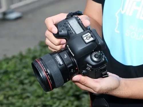 西安佳能5D Mark IV(单机)高端单反报价