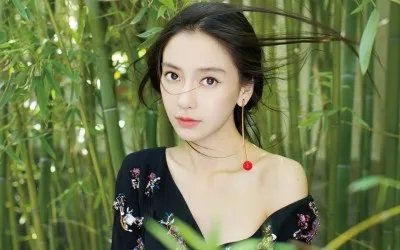 Angelababy回应合照站位,都表达了什么?