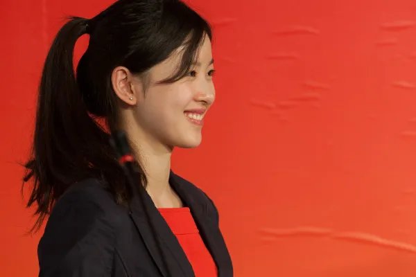 章泽天否认学习成绩差,为什么大家这么关注她的成绩呢?