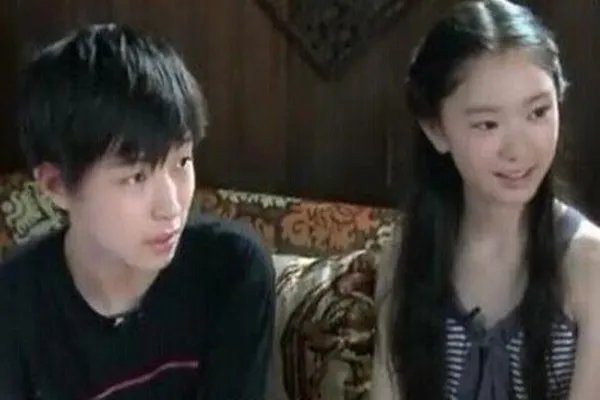 00后左溢和陈子仪接吻 初恋小女友曝光