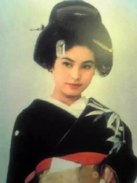 日本最传奇灰姑娘：15岁做艺伎，22岁嫁总统，73岁因何事遭封杀？