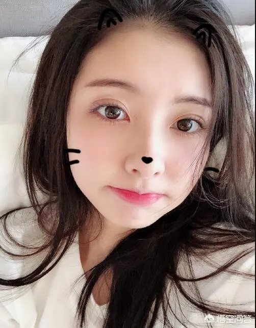 王思聪前女友豆得儿现身《快乐大本营》,为何分手后豆得儿颜值下降的如此之快?