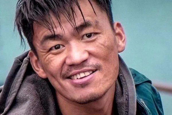 王永飞曾离开王宝强生活落魄,是如何走到导演这条路上的?