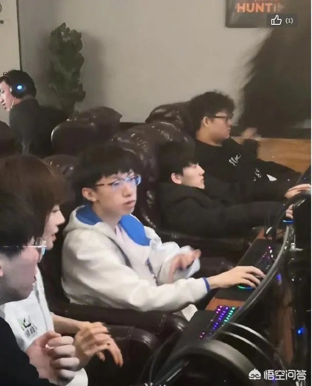 IG队员和陈鲁豫“网吧五连坐”,NING王宝蓝亲自护驾,JKL葛优瘫,你怎么看?