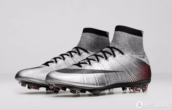 只有天空才是极限:耐克 推出限量版 Mercurial Superfly CR7 324K Gold / Quinhentos 足球鞋