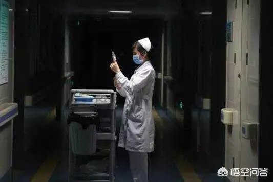 贵州女子为取悦情人,装护士偷小孩,仅获刑22个月,你怎么看?