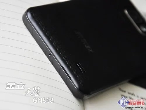 细节:9.8毫米的超薄机身设计