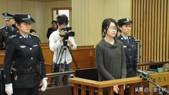 贵州女子为取悦情人,装护士偷小孩,仅获刑22个月,你怎么看?