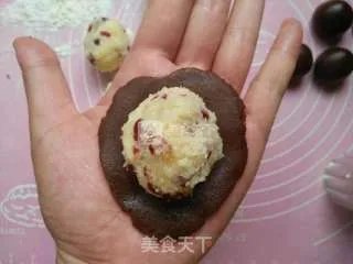 浓情蜜意的巧克力椰蓉蔓越莓月饼