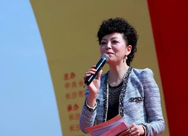 仇晓曾是汪涵最感激的人，她做了哪些让汪涵感激的事情？