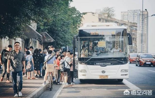 为什么有人说觉得小时候时间过得很慢,而成年后时间一会就过去?