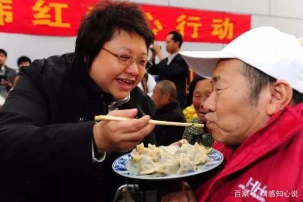 “50岁未婚,败光上亿家产”:韩红的背后,到底有怎样的心酸?