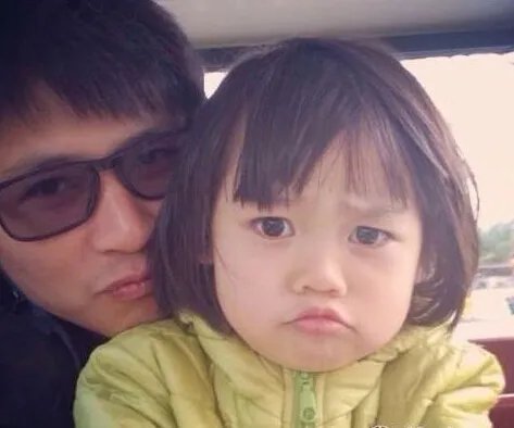 韩寒老婆和女儿照片曝光 韩小野长相似妈妈