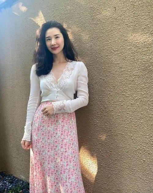 你觉得蒋凡总裁夫人和张大奕谁漂亮?为什么?