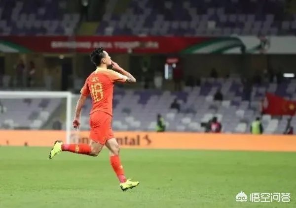 强烈建议,让散步踢球的冯潇霆退出国家队,你同意吗?