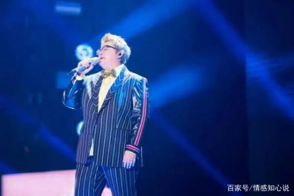 “50岁未婚,败光上亿家产”:韩红的背后,到底有怎样的心酸?