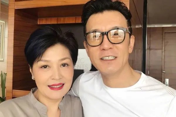 网友：这个女人家世真的不简单，哈文究竟有何强大家庭背景？