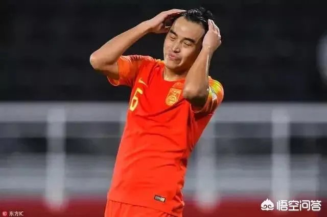 强烈建议,让散步踢球的冯潇霆退出国家队,你同意吗?