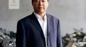 蓝翔校长前妻被女儿举报后,被举报人表弟公开发声,我们该相信谁?
