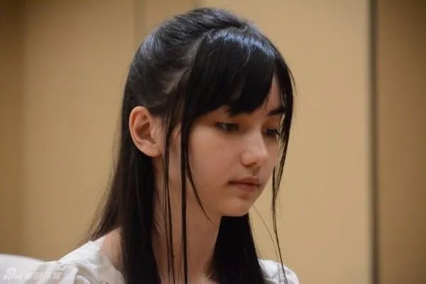 让柯洁大神都爱慕的中国最美的围棋手黑嘉嘉究竟有什么魅力?