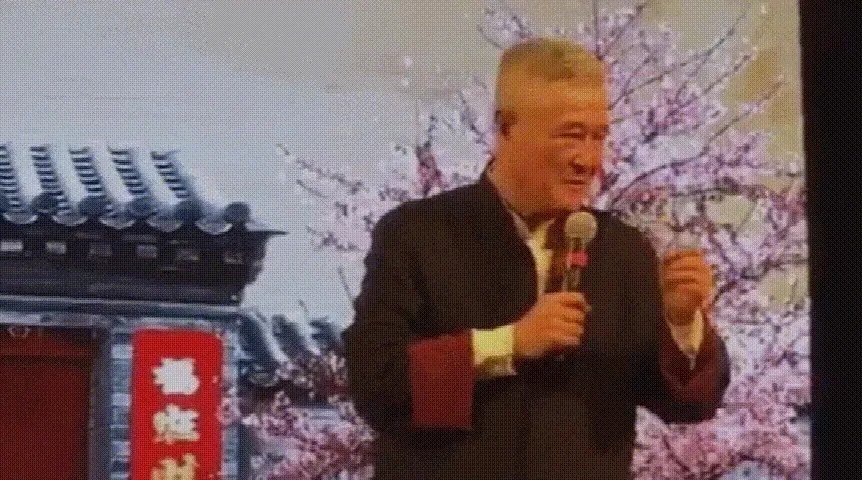 刘老根大舞台外本山徒弟豪车被围观