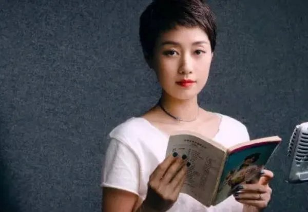 马伊琍卖力宣传,力捧小18岁的绯闻男友,难道她又要重蹈覆辙吗?