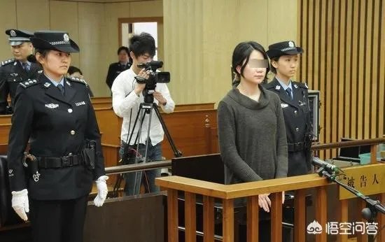 贵州女子为取悦情人,装护士偷小孩,仅获刑22个月,你怎么看?