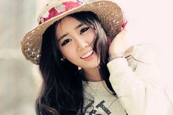 李斯丹妮和金银玲是同届快女么？他们是哪一届的。排名是什么？？