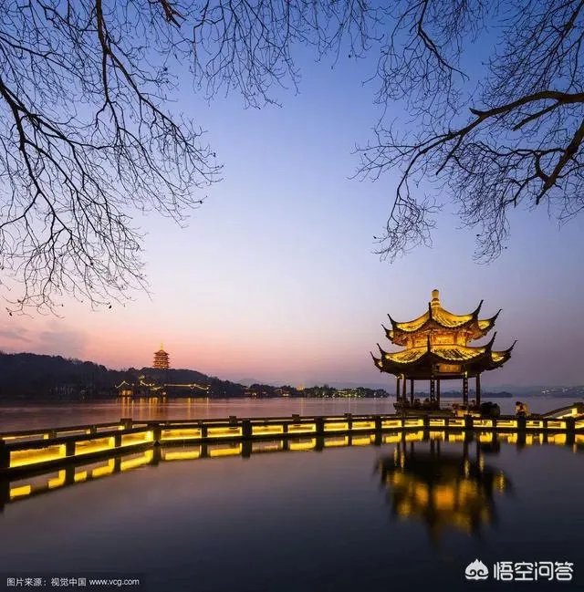 上联:戏演古今情,善恶忠奸收眼底,请对下联?