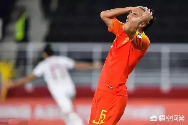 强烈建议,让散步踢球的冯潇霆退出国家队,你同意吗?