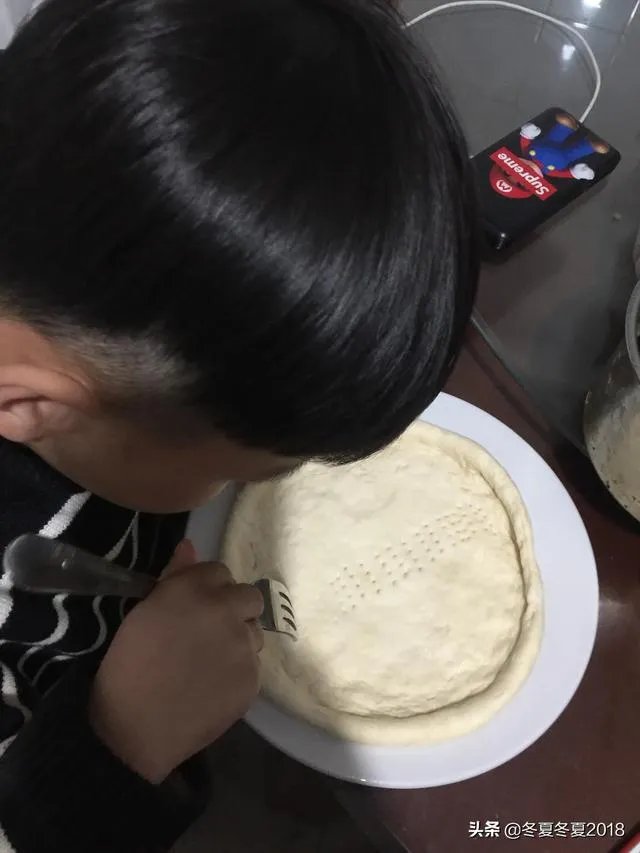 因为疫情至今学校还没开学,有的学校先让家长把学费交了,合理吗?
