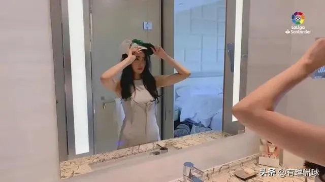 张天爱造访西班牙人俱乐部，为什么没有和武磊互动？