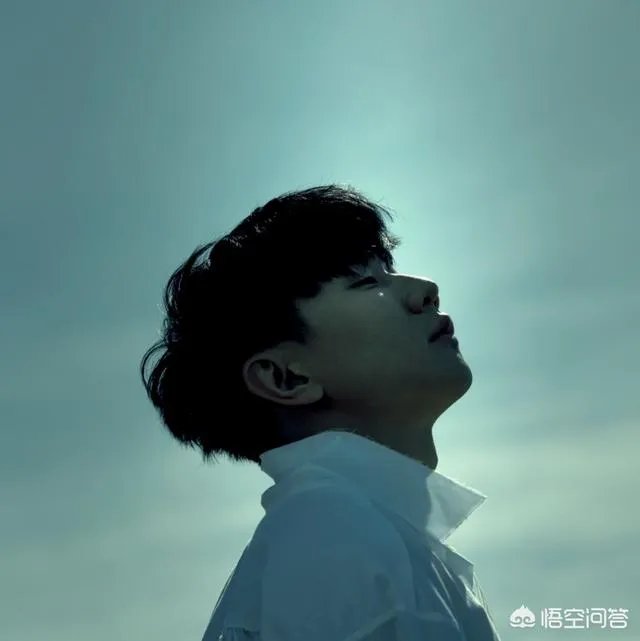 林俊杰新歌黑夜问白天中53天是什么意思？ - 芝士回答