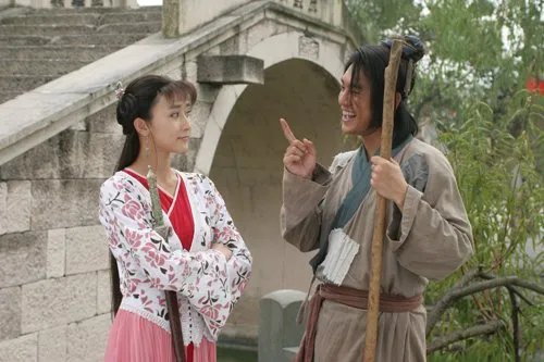 电视剧≤楚留香传奇≥的主题曲和片尾曲叫什么?