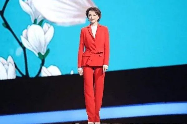 央视著名女主持人董卿未来会不会去美国生活?