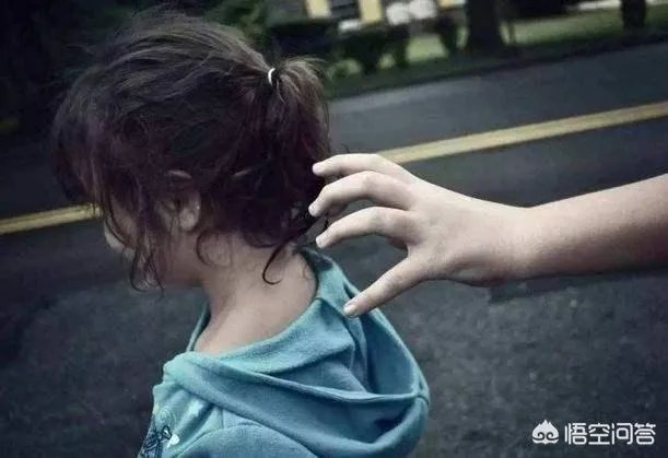 贵州女子为取悦情人,装护士偷小孩,仅获刑22个月,你怎么看?