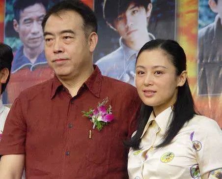 陈凯歌妻子陈红露面,为何身材臃肿美貌不再?