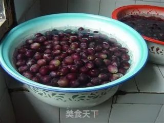 家庭自酿红葡萄酒