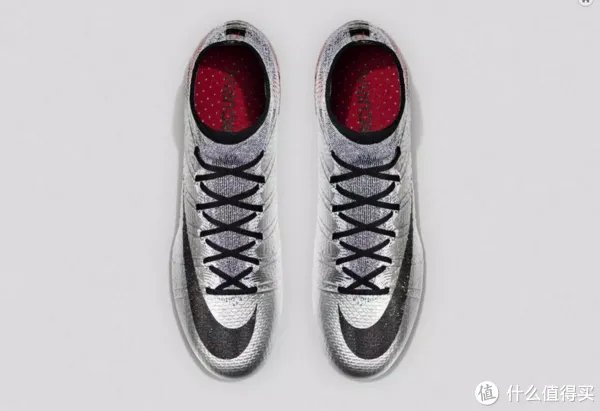 只有天空才是极限:耐克 推出限量版 Mercurial Superfly CR7 324K Gold / Quinhentos 足球鞋