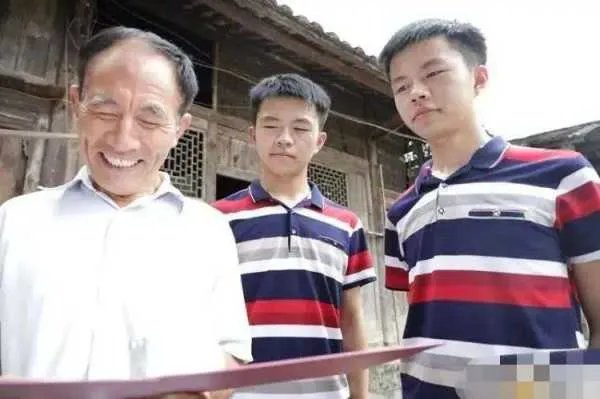 湖南农村双胞胎学霸一个清华一个北大,他们考了多少分?
