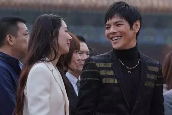 ?有人说郭碧婷结婚之后不怀孕,在家里没有地位,这是真的吗?