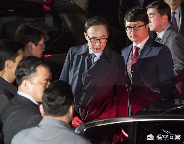 李明博和朴槿惠在看守所的待遇有什么不同？