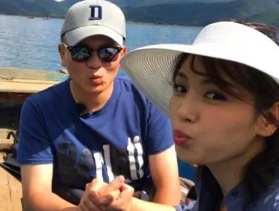 当红女星刘涛被传离婚，王珂取关刘涛，本人怎么回应的？