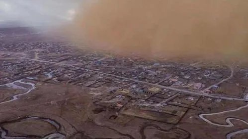 北京两大机场航班取消超400架次，沙尘暴还带来了哪些影响？