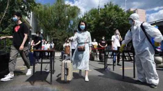 高校学生“非必要不出校“,官方对此有何回应?